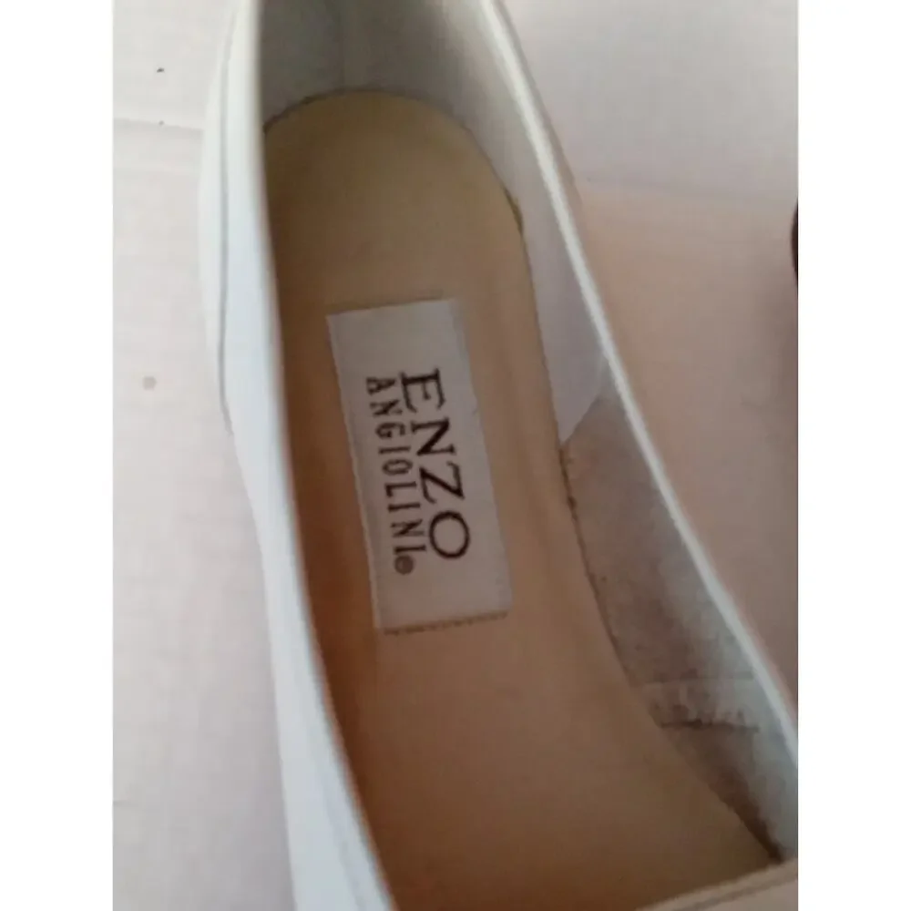 NWOT Enzo Angiolini Women's Size 6.5M Cream Leather Loafers. Comfy,Classy